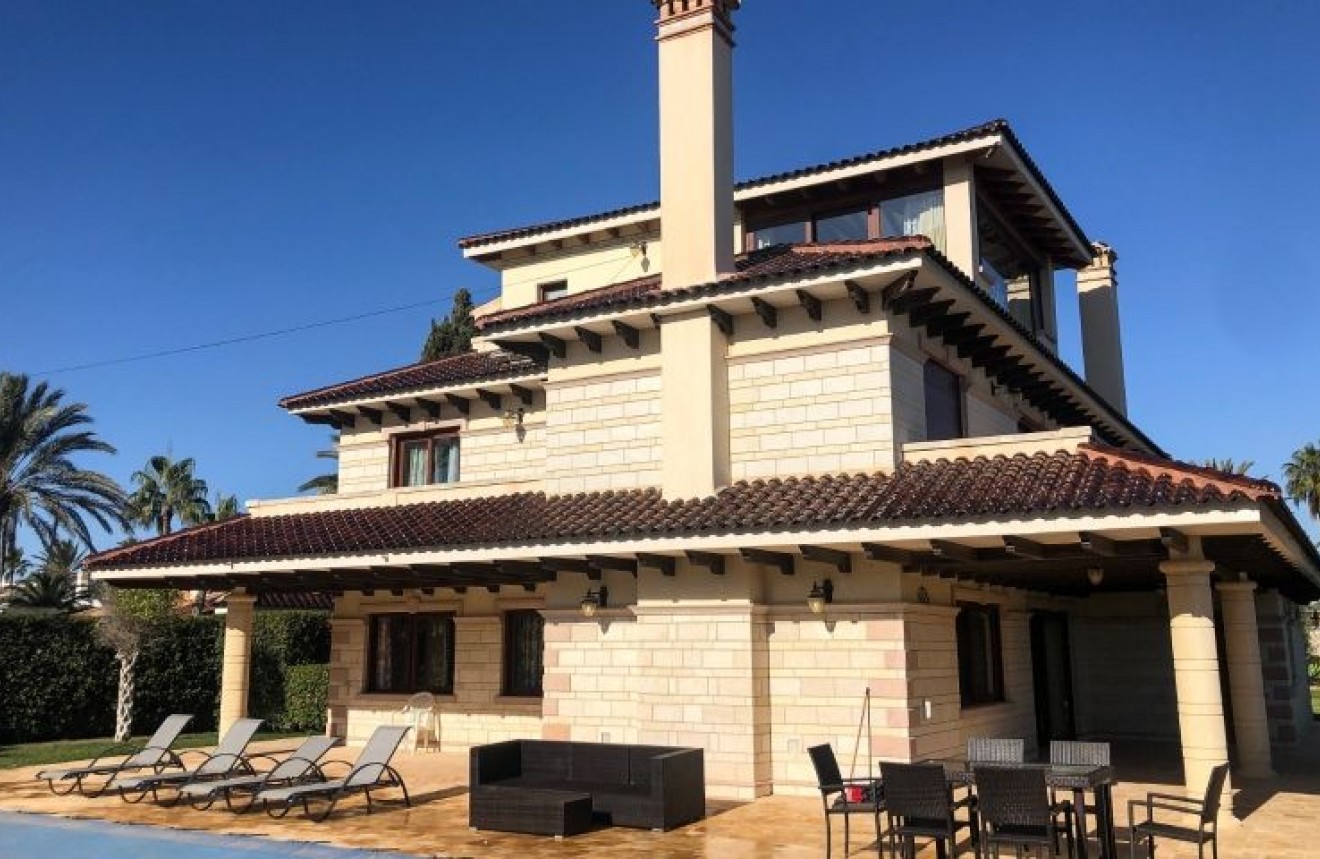 Resale - Chalet -
Orihuela Costa - Costa Blanca