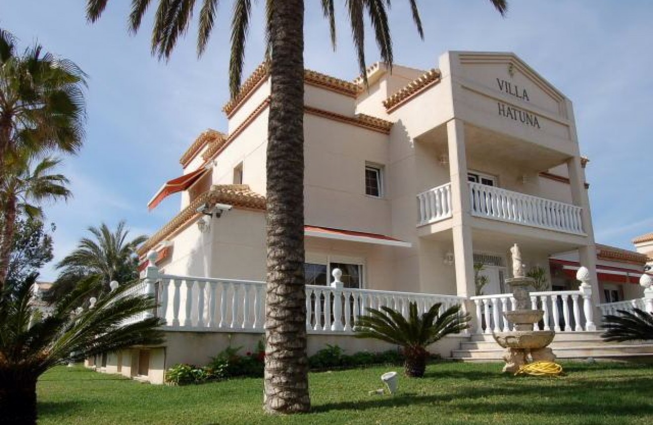 Resale - Chalet -
Playa Flamenca - Costa Blanca