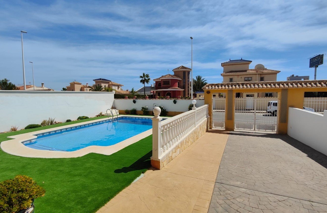 Segunda mano - Chalet -
Orihuela Costa - Costa Blanca