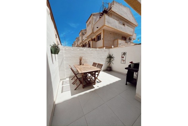 Aus zweiter Hand - Chalet -
Playa Flamenca - Costa Blanca