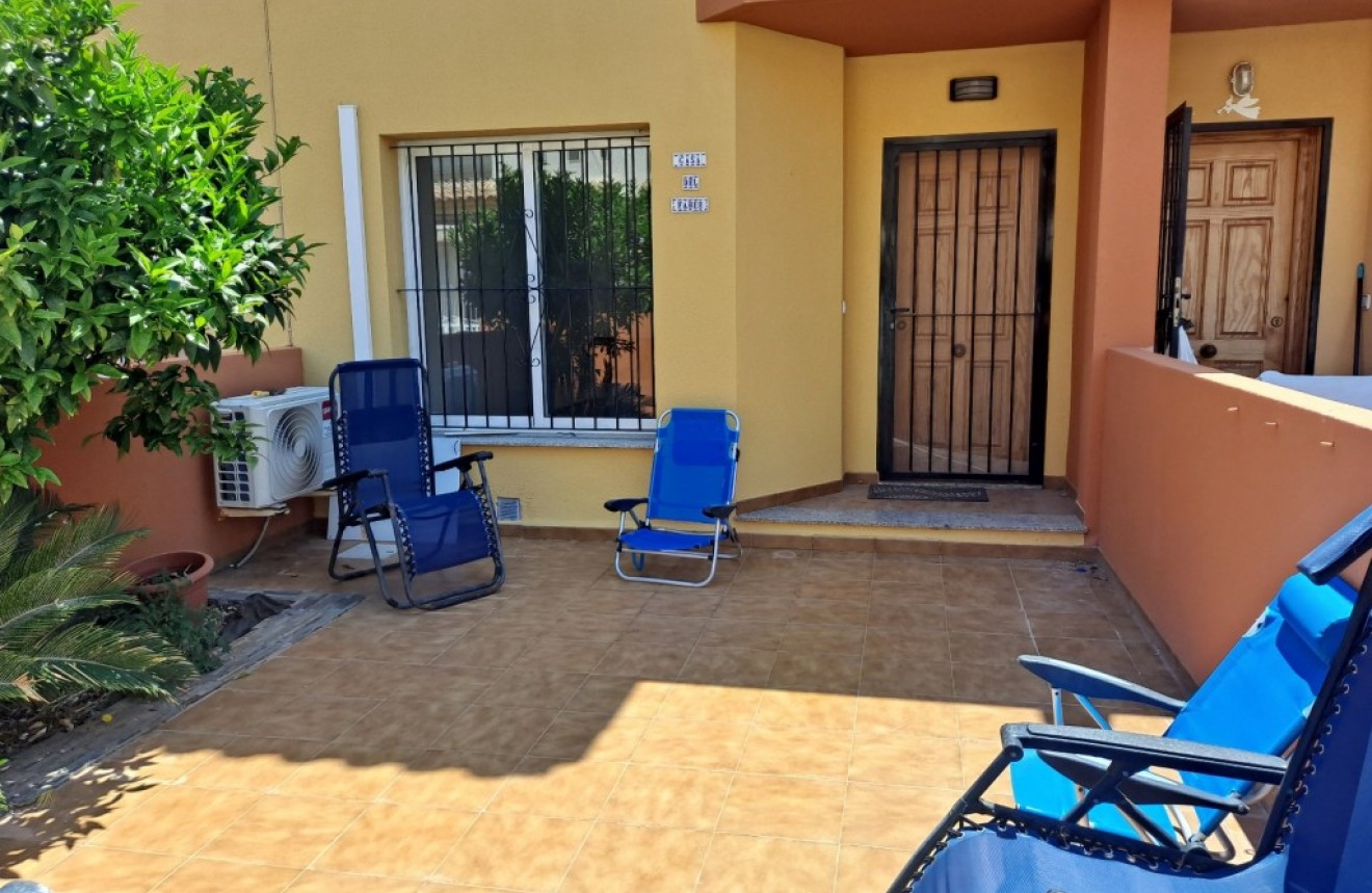 Z drugiej ręki - Bungalow -
Dehesa de Campoamor - Costa Blanca