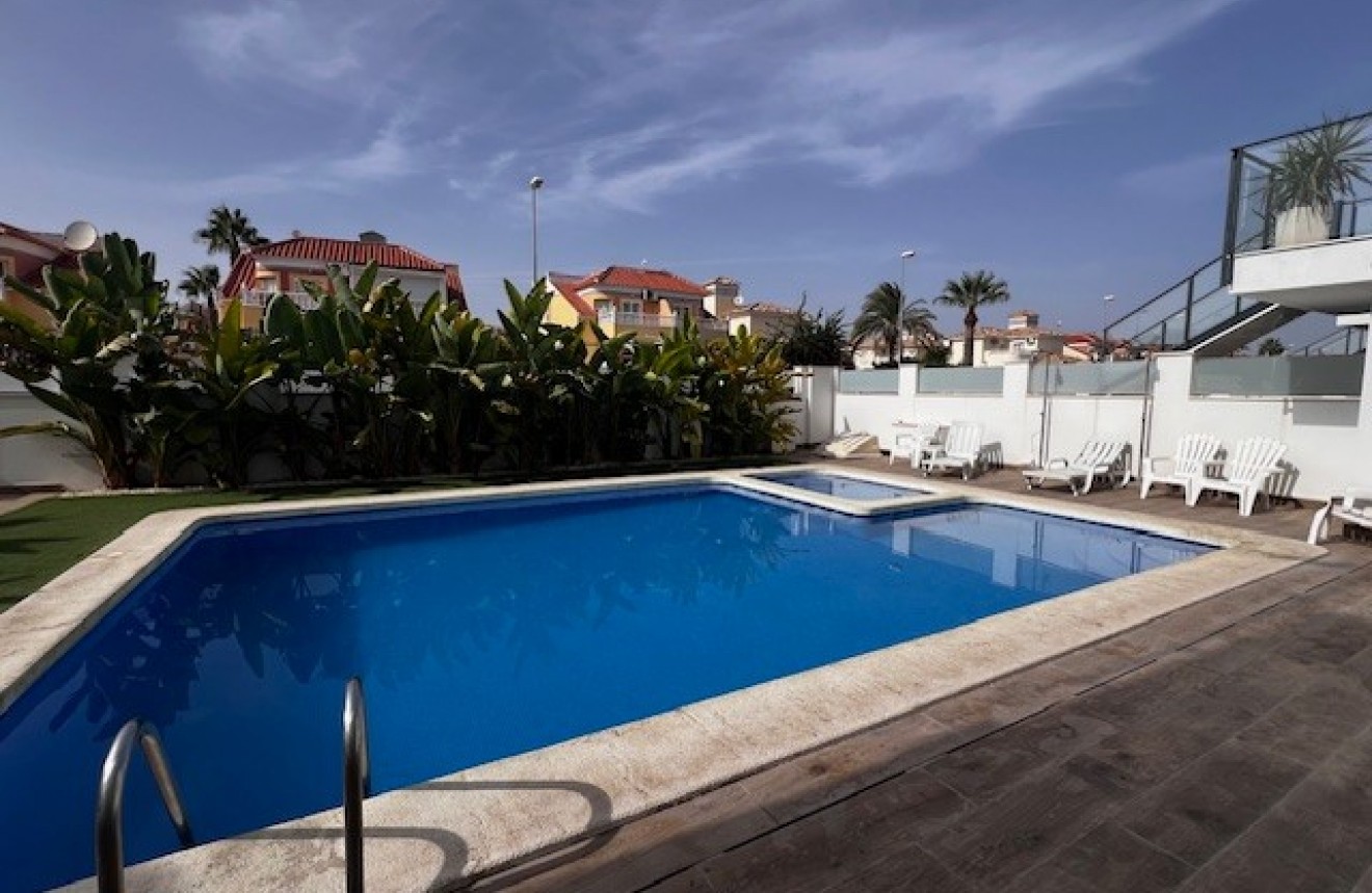 Aus zweiter Hand - Bungalow -
Orihuela Costa - Costa Blanca