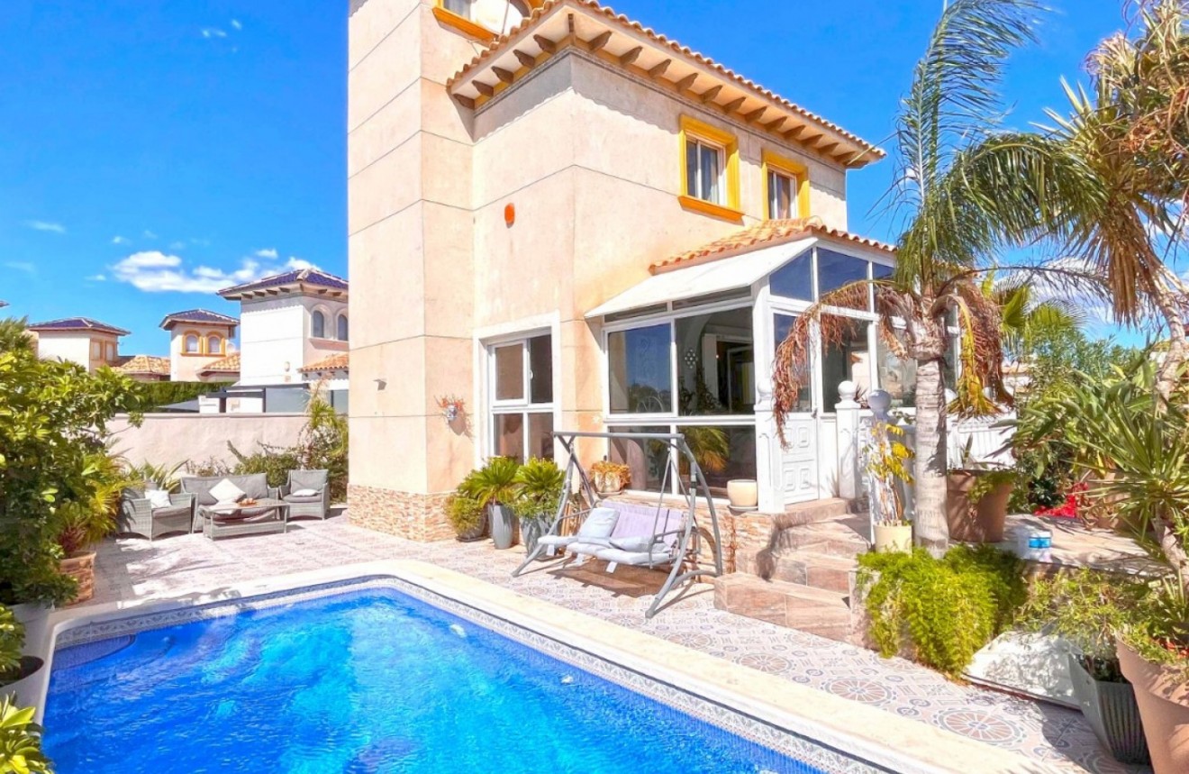 Resale - Chalet -
Orihuela Costa - Costa Blanca