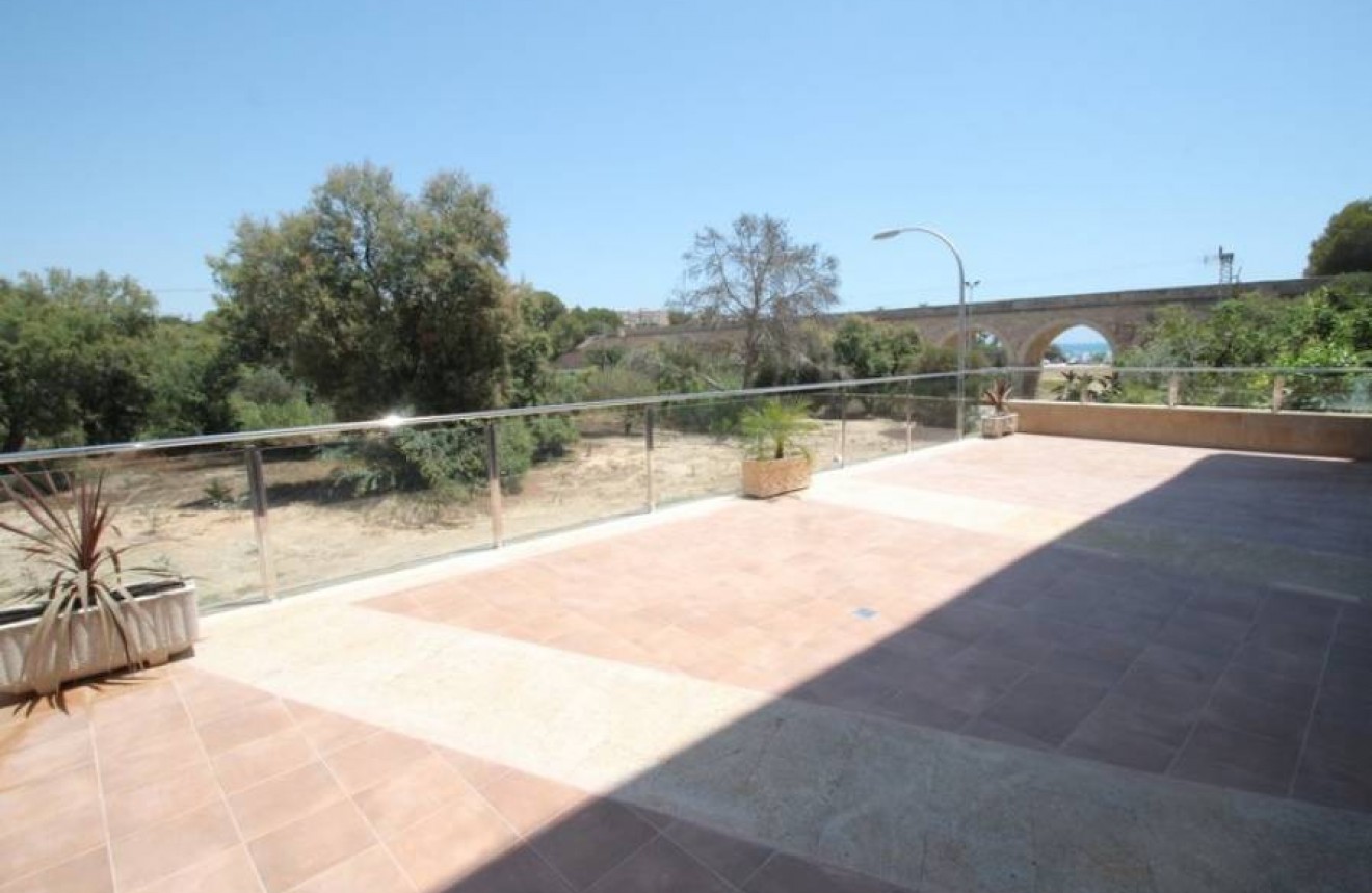 Resale - Chalet -
Orihuela Costa - Costa Blanca