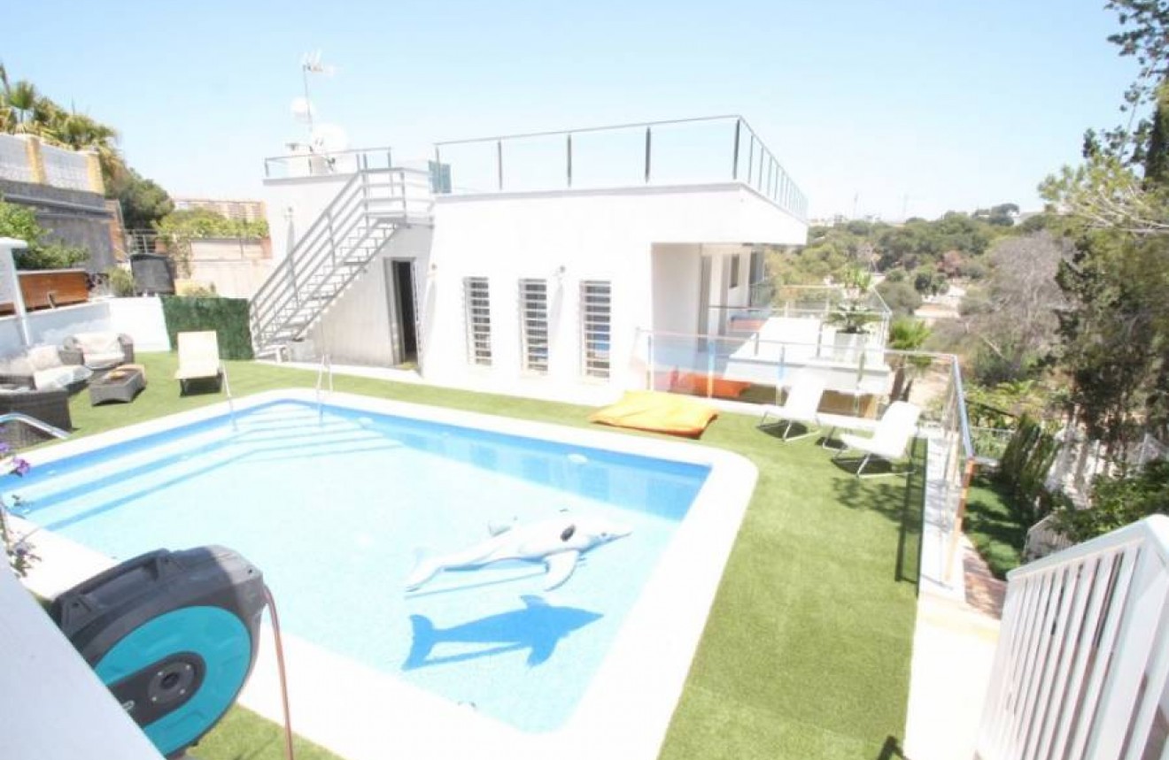 Resale - Chalet -
Orihuela Costa - Costa Blanca