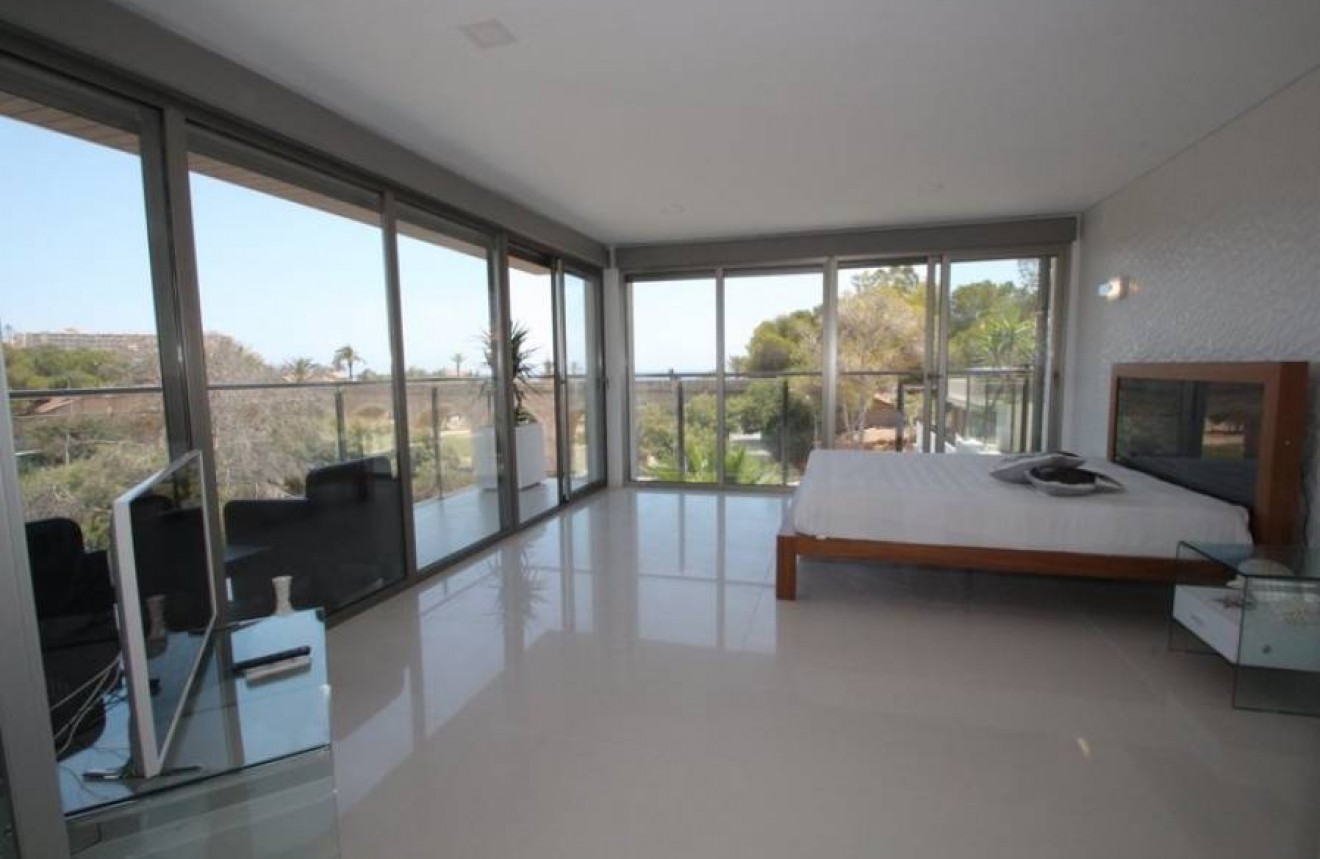 Resale - Chalet -
Orihuela Costa - Costa Blanca