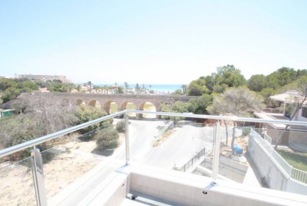 Resale - Chalet -
Orihuela Costa - Costa Blanca