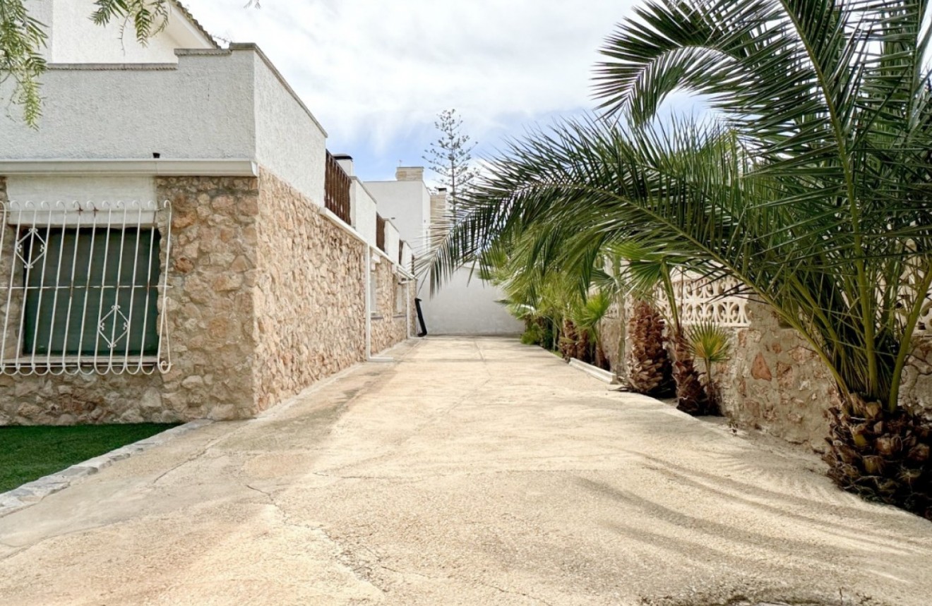 Z drugiej ręki - Szalet -
Orihuela Costa - Costa Blanca