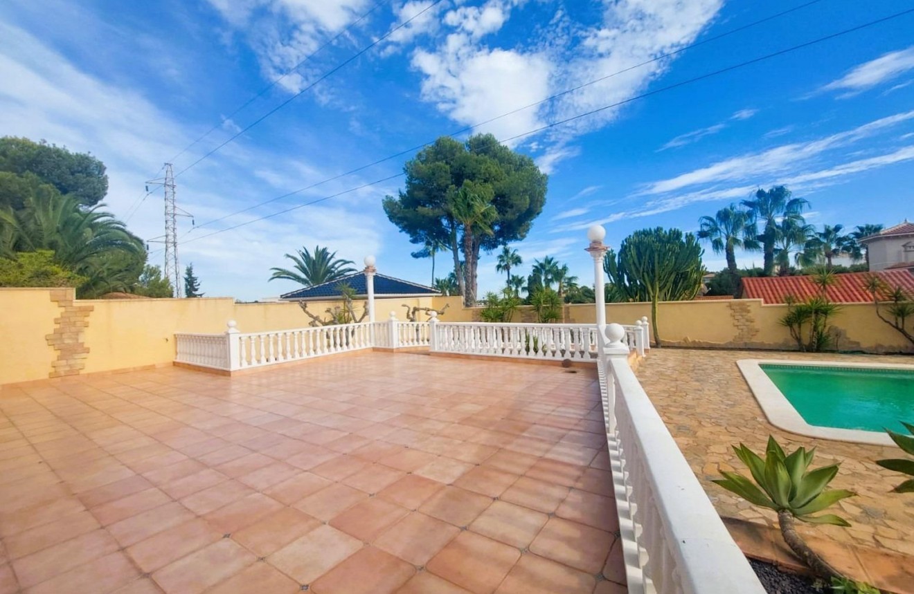 Tweedehands - Chalet -
Orihuela Costa - Costa Blanca