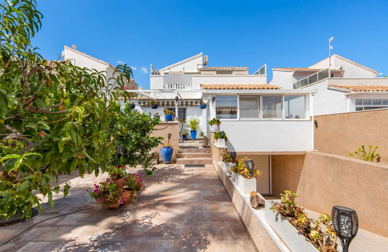 Resale - Chalet -
Punta Prima - Costa Blanca