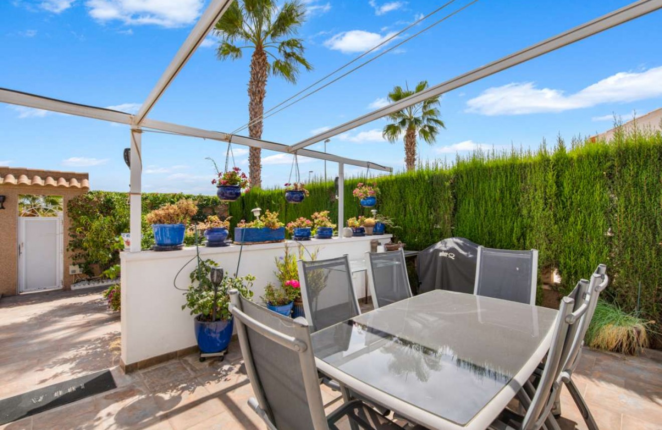 Resale - Chalet -
Punta Prima - Costa Blanca