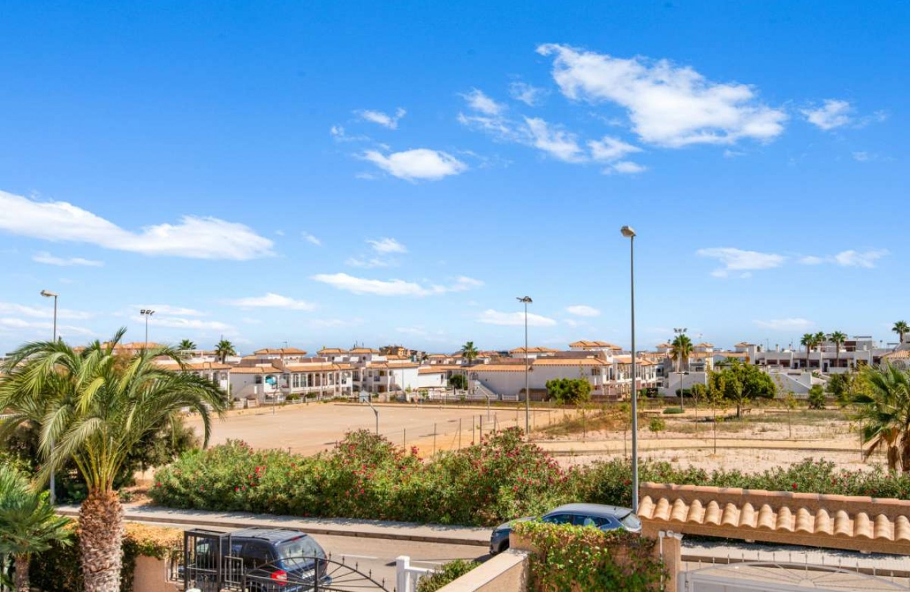 Resale - Chalet -
Punta Prima - Costa Blanca