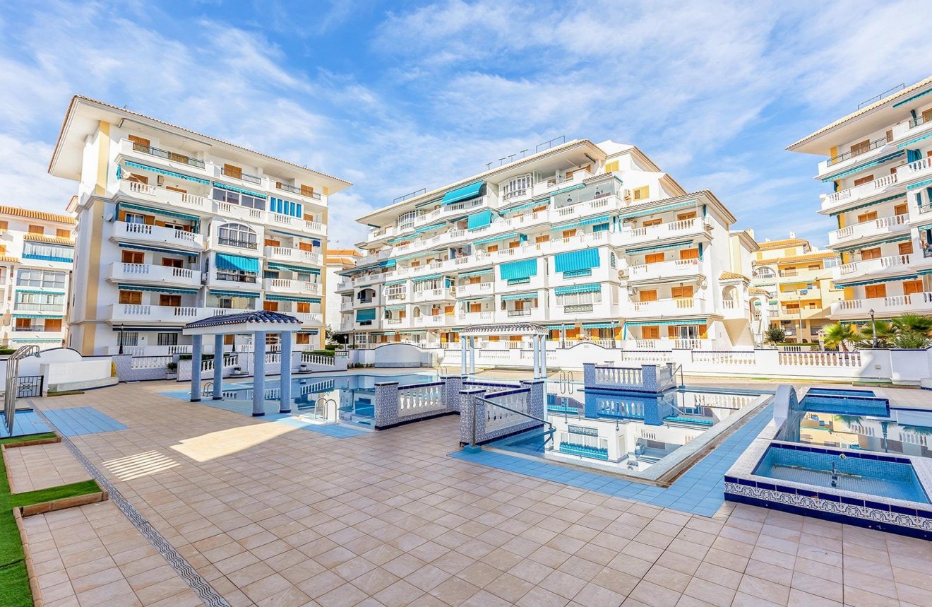 Resale - Apartment / flat -
Torrevieja - La Mata