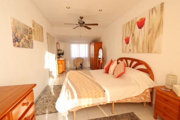 Resale - Chalet -
Guardamar del Segura - Costa Blanca