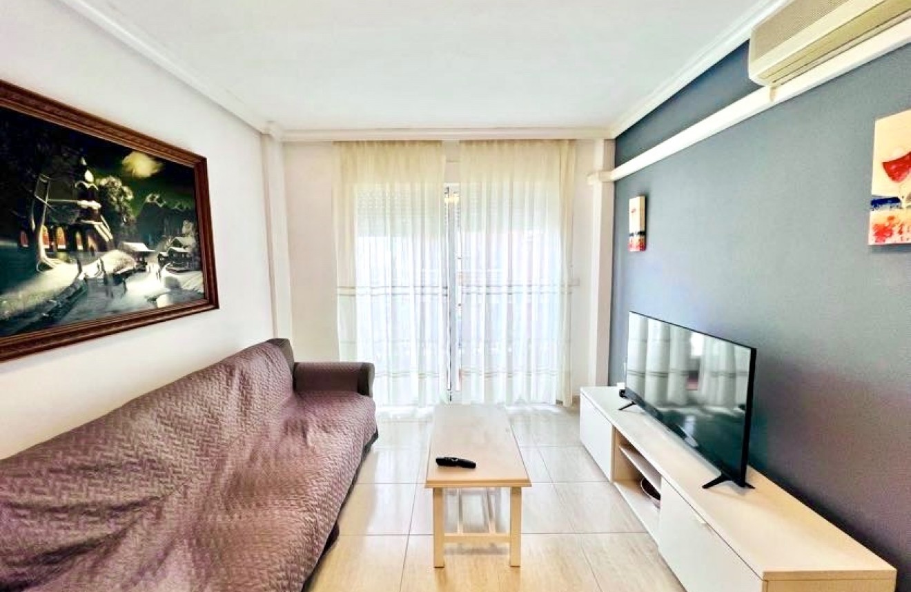 D'occasion - Appartement -
Torrevieja - Centro