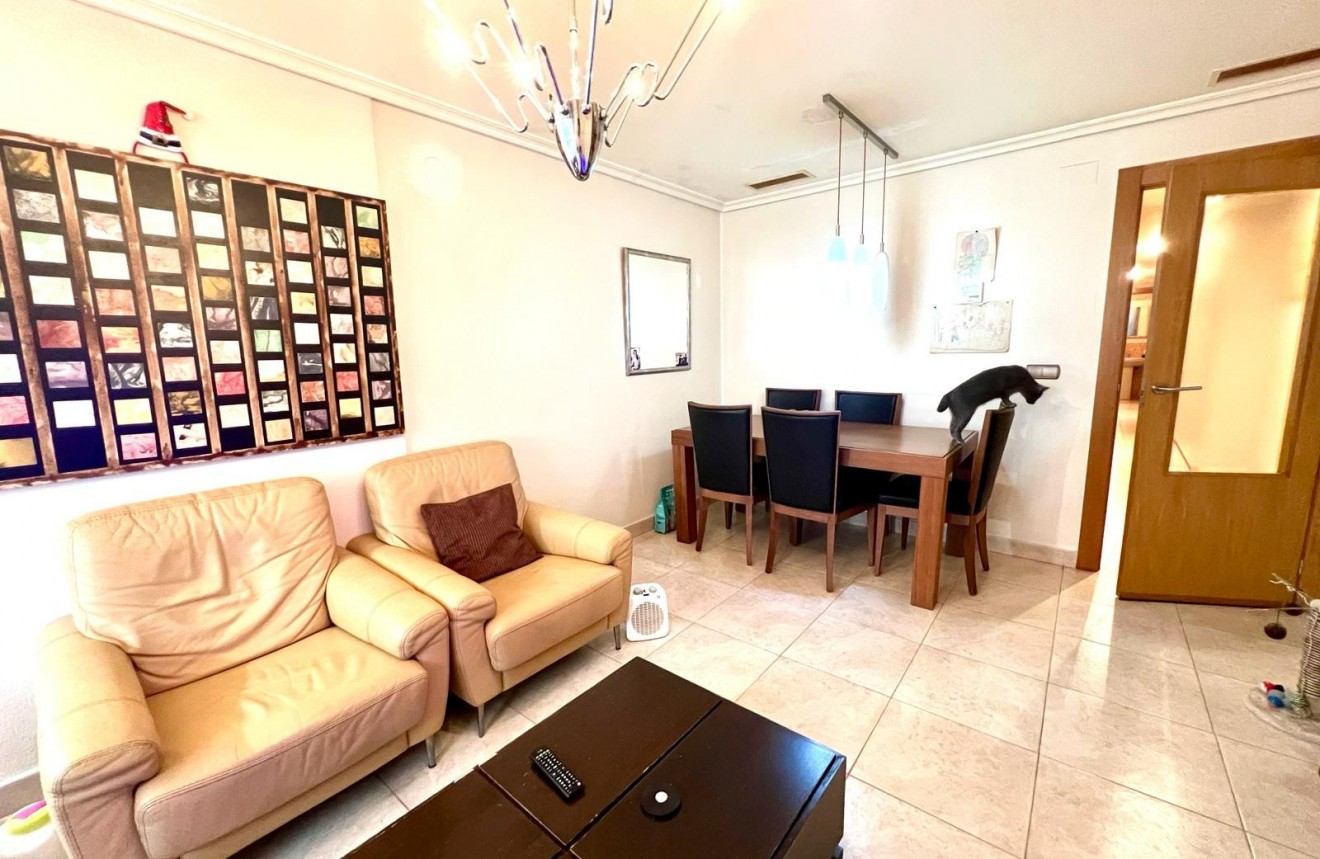 Resale - Apartment / flat -
Torrevieja - Centro