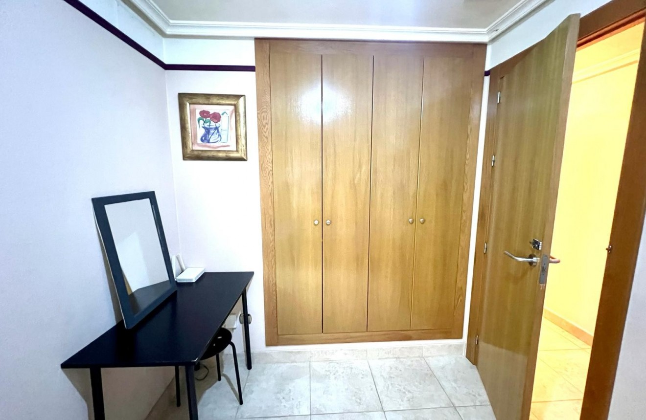 Segunda mano - Apartamento / piso -
Torrevieja - Centro