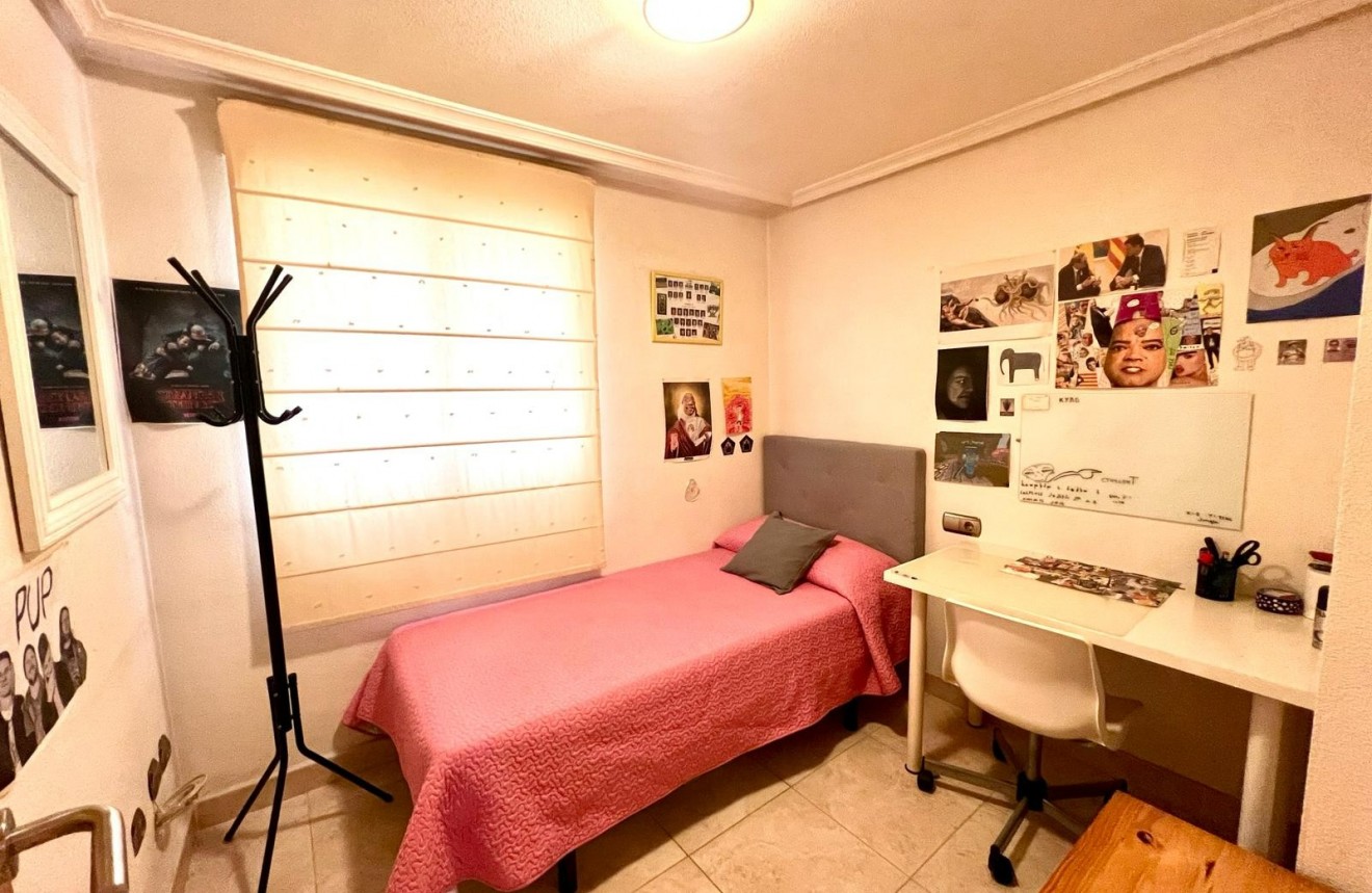 Resale - Apartment / flat -
Torrevieja - Centro