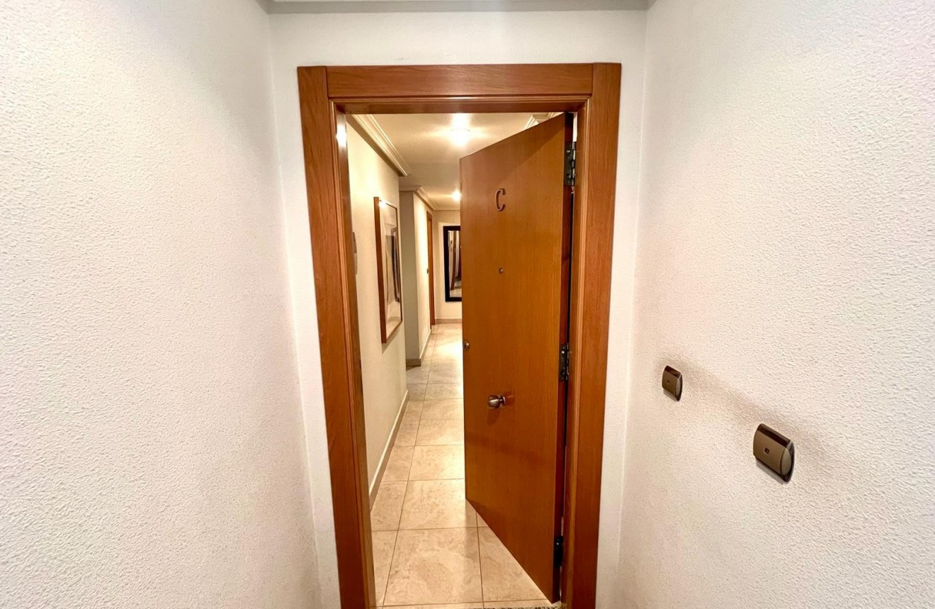 Segunda mano - Apartamento / piso -
Torrevieja - Centro