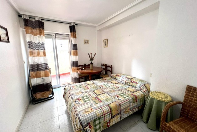 Resale - Apartment / flat -
Torrevieja - Centro