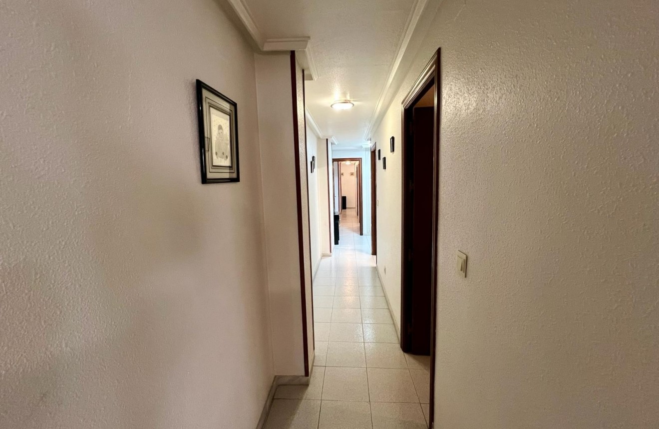 Resale - Apartment / flat -
Torrevieja - Centro