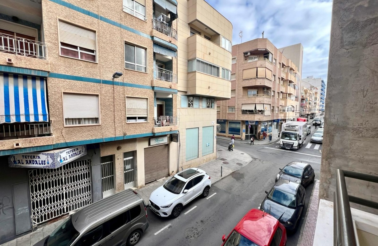 Z drugiej ręki - Mieszkanie w bloku -
Torrevieja - Centro