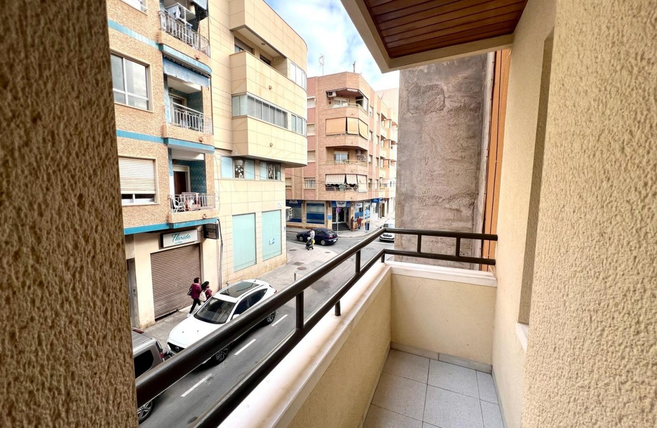 Tweedehands - Appartement / flat -
Torrevieja - Centro