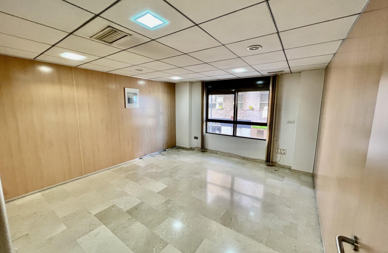 D'occasion - Commercial -
Orihuela - Zona Centro