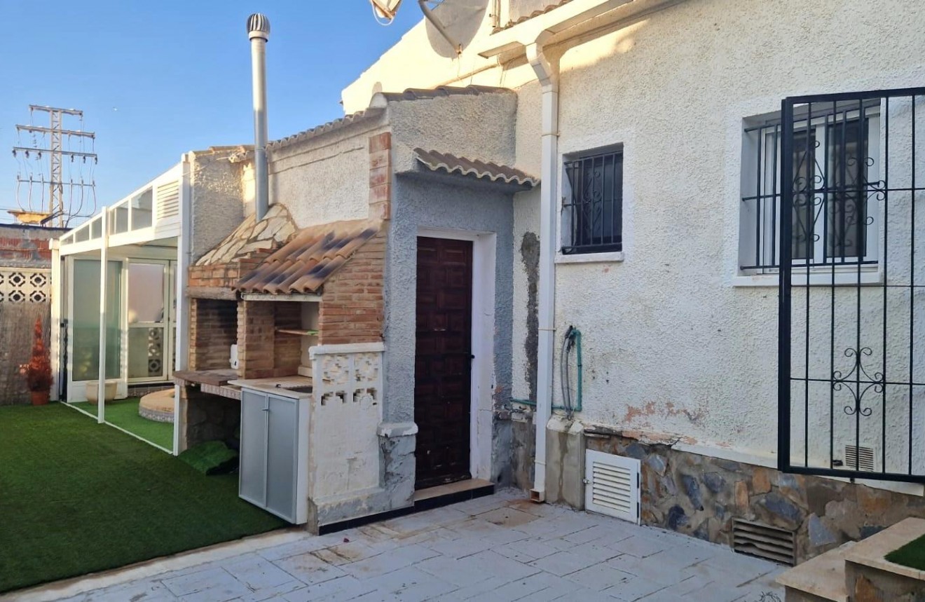 Resale - Chalet -
Torrevieja - San luis