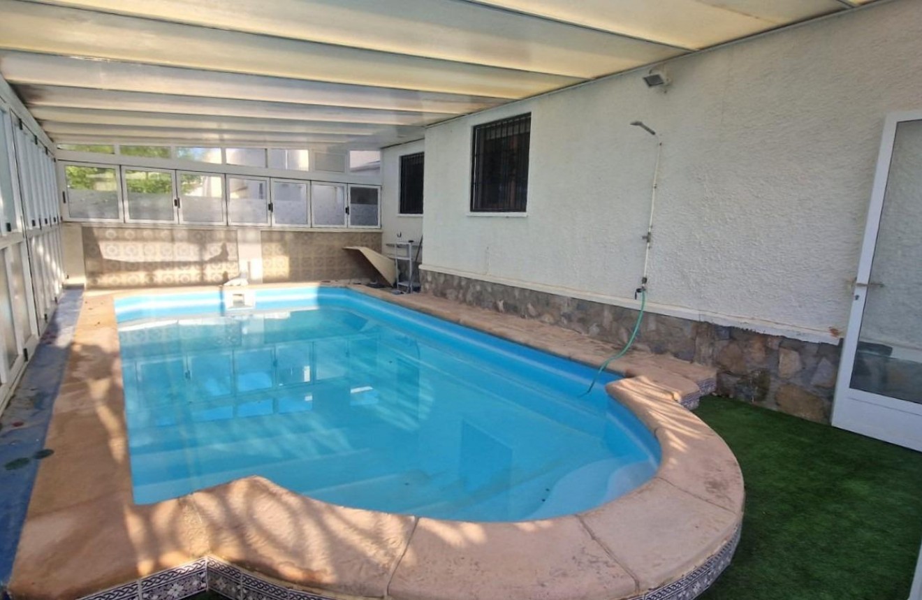 Resale - Chalet -
Torrevieja - San luis