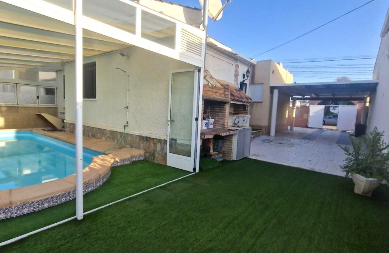 Resale - Chalet -
Torrevieja - San luis