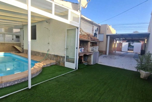 Resale - Chalet -
Torrevieja - San luis