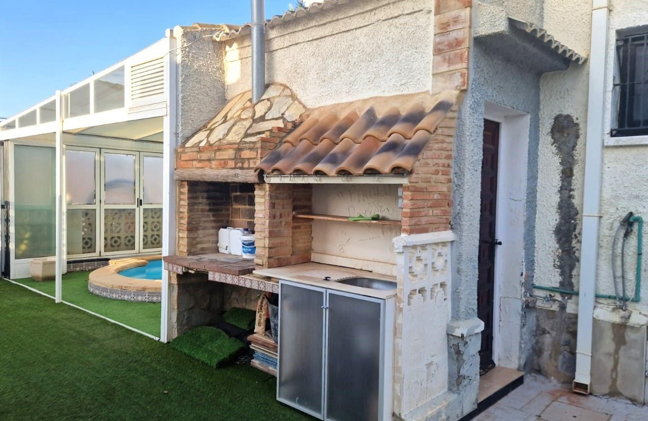 Resale - Chalet -
Torrevieja - San luis