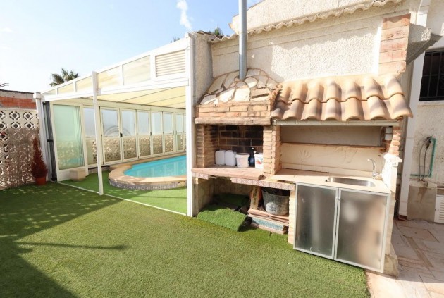 Resale - Chalet -
Torrevieja - Costa Blanca