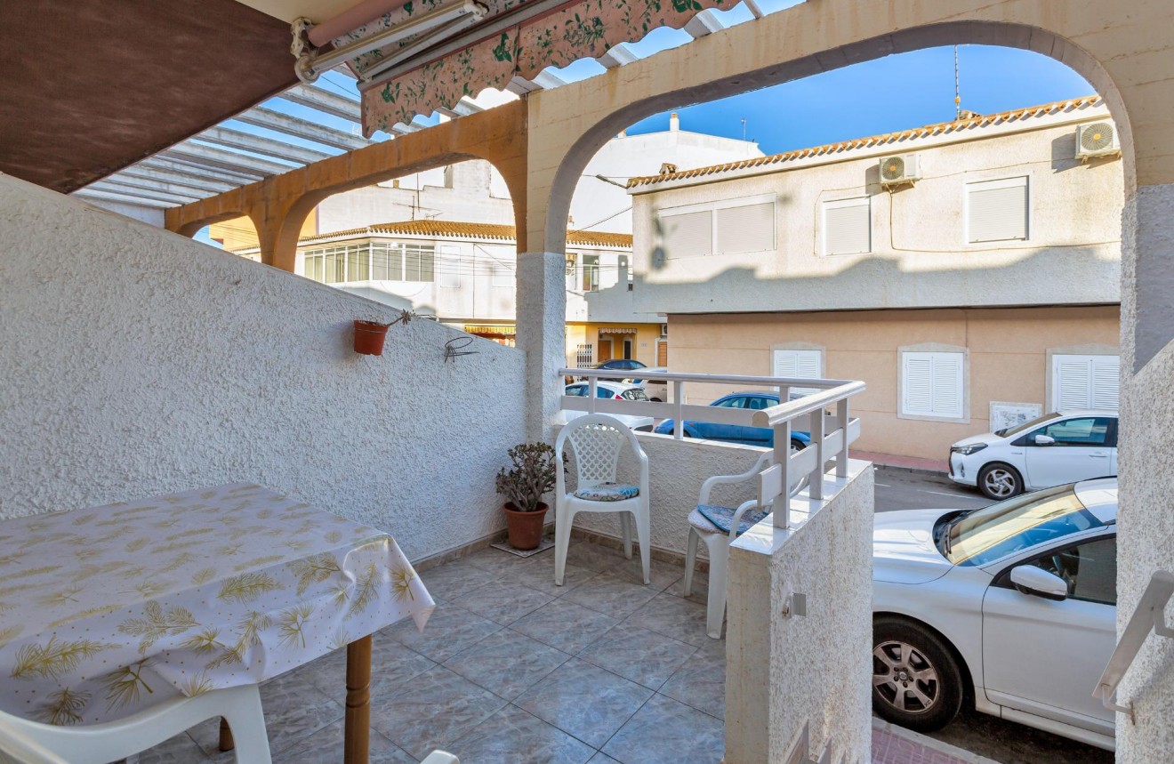 Resale - Chalet -
Torrevieja - Acequion