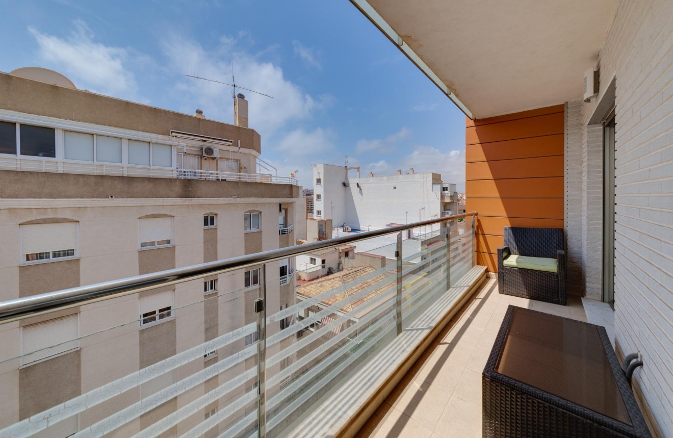 Resale - Apartment / flat -
Torrevieja - Centro