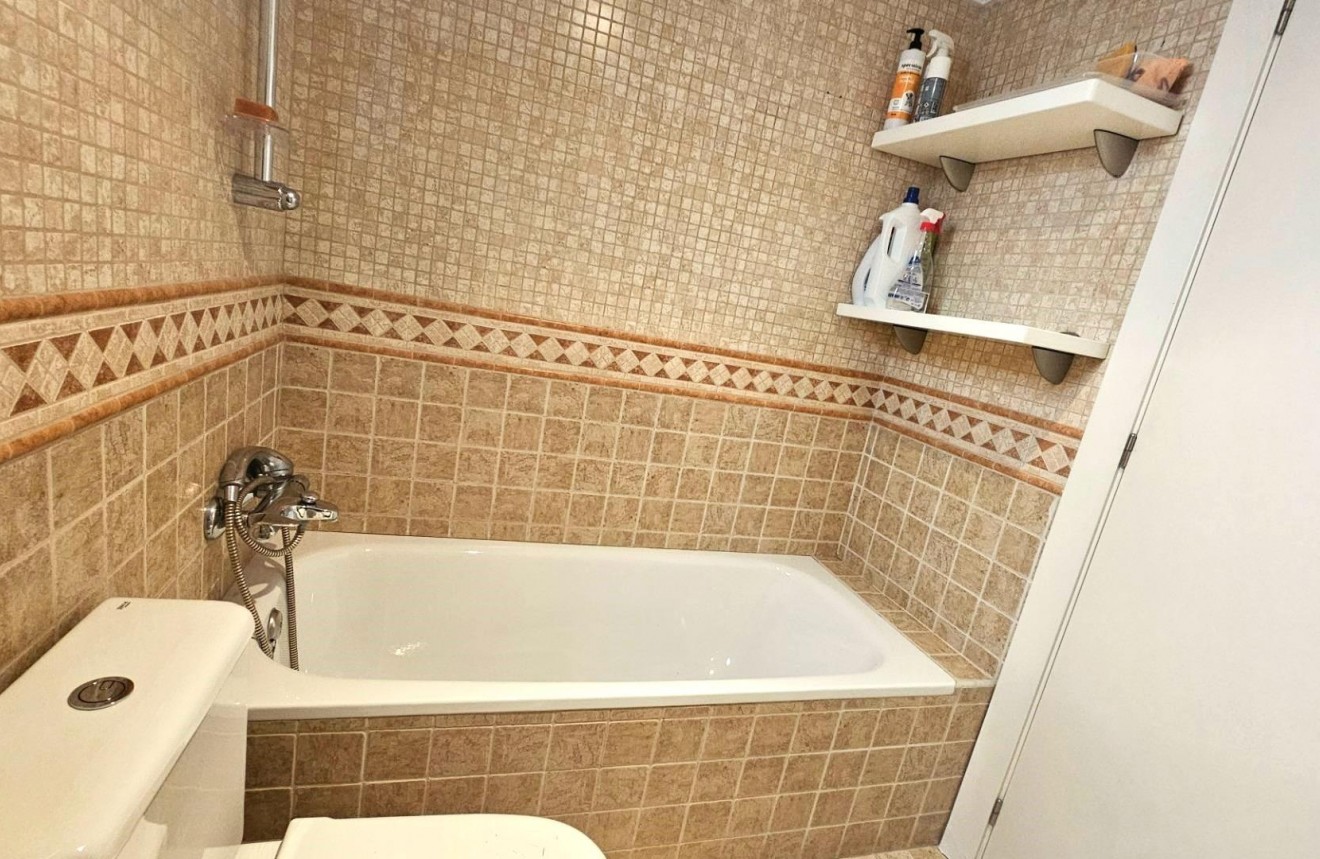 Segunda mano - Apartamento / piso -
Torrevieja - Centro