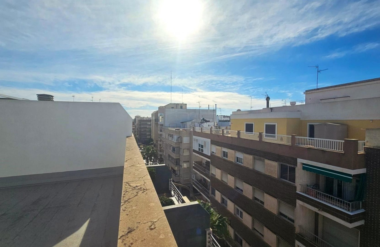 Segunda mano - Apartamento / piso -
Torrevieja - Centro