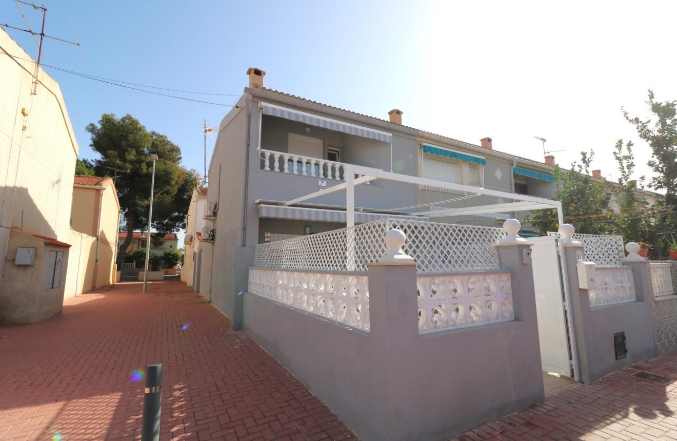 Resale - Chalet -
Torrevieja - Playa de los Naufragos