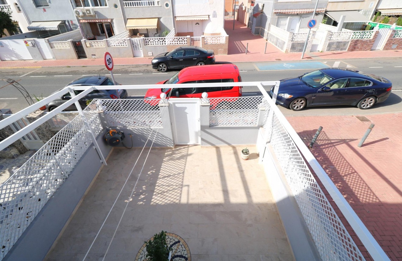 Resale - Chalet -
Torrevieja - Playa de los Naufragos