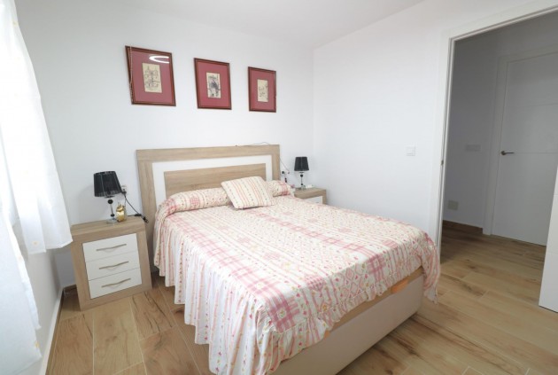 Resale - Chalet -
Torrevieja - Playa de los Naufragos