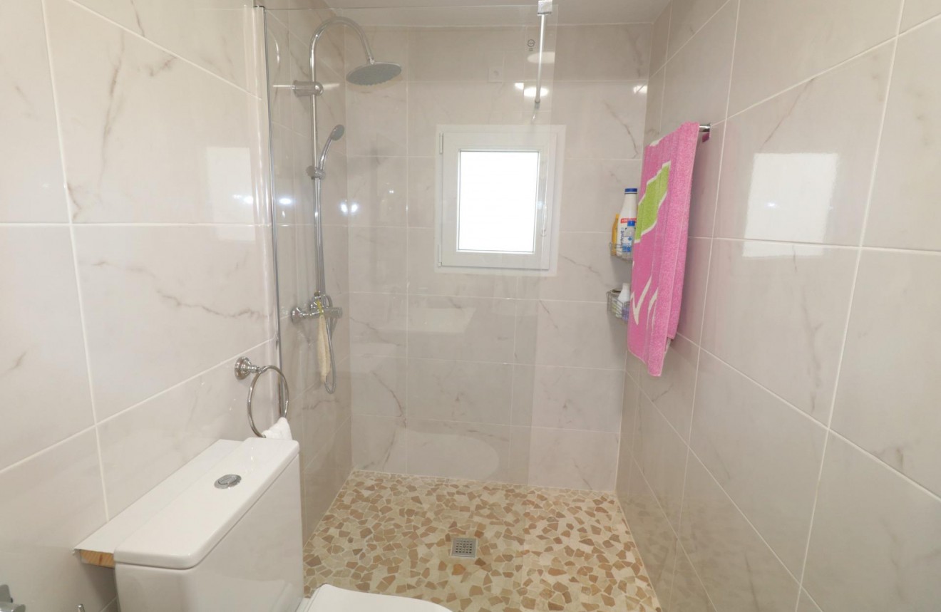 Resale - Chalet -
Torrevieja - Playa de los Naufragos