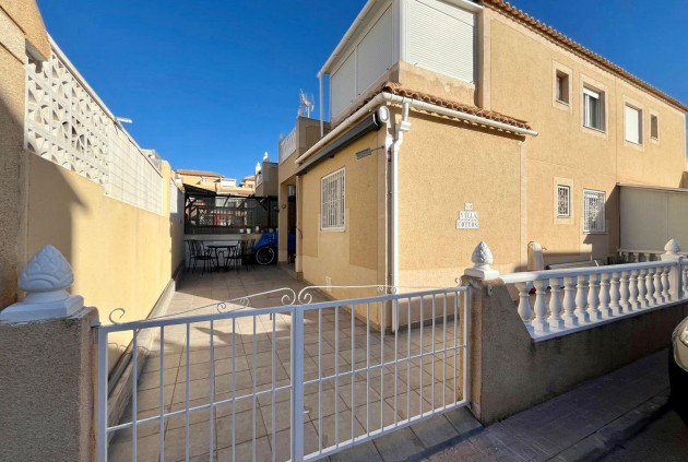 Resale - Chalet -
Torrevieja - El chaparral