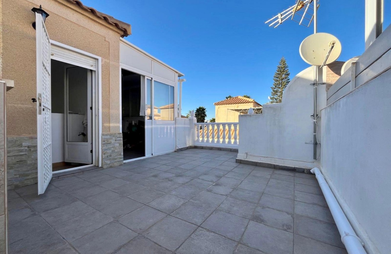 Resale - Chalet -
Torrevieja - El chaparral