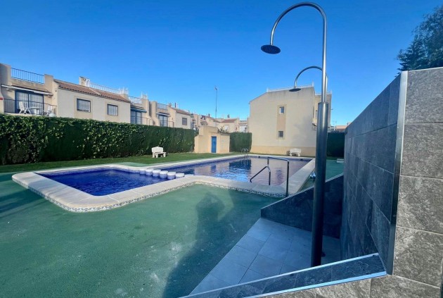 Resale - Chalet -
Torrevieja - El chaparral