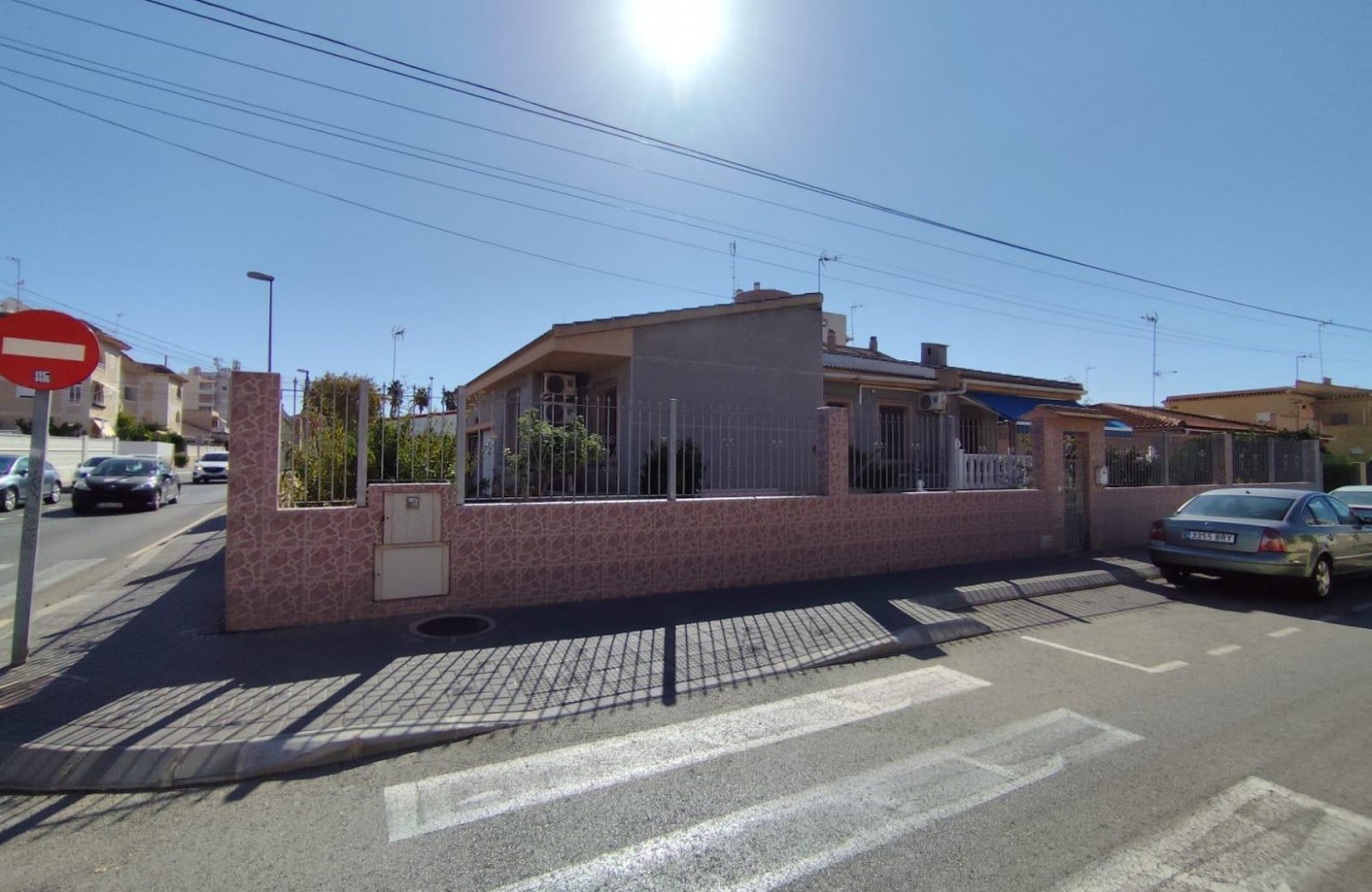 Resale - Chalet -
Torrevieja - Estacion de autobuses