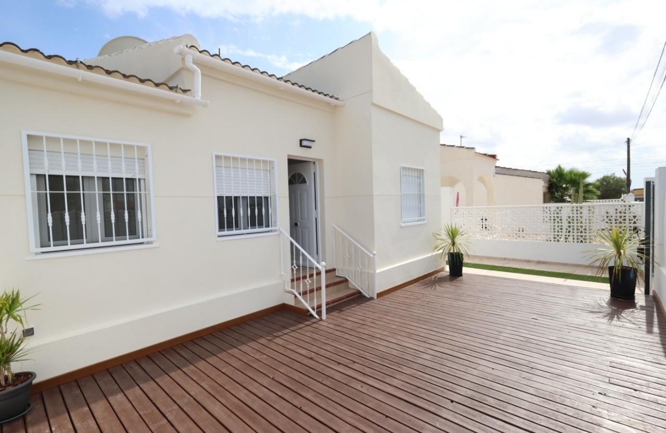 Resale - Chalet -
Torrevieja - Costa Blanca