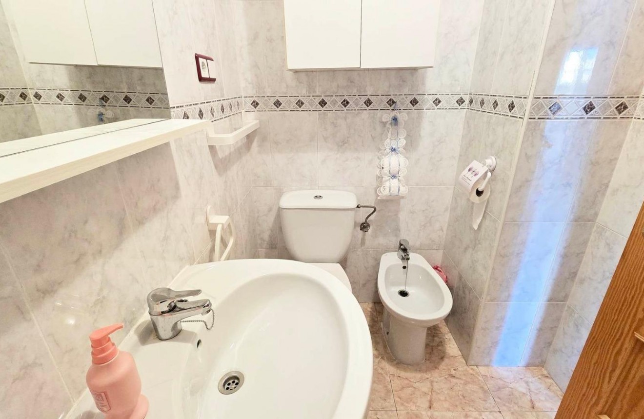 Segunda mano - Apartamento / piso -
Torrevieja - Centro