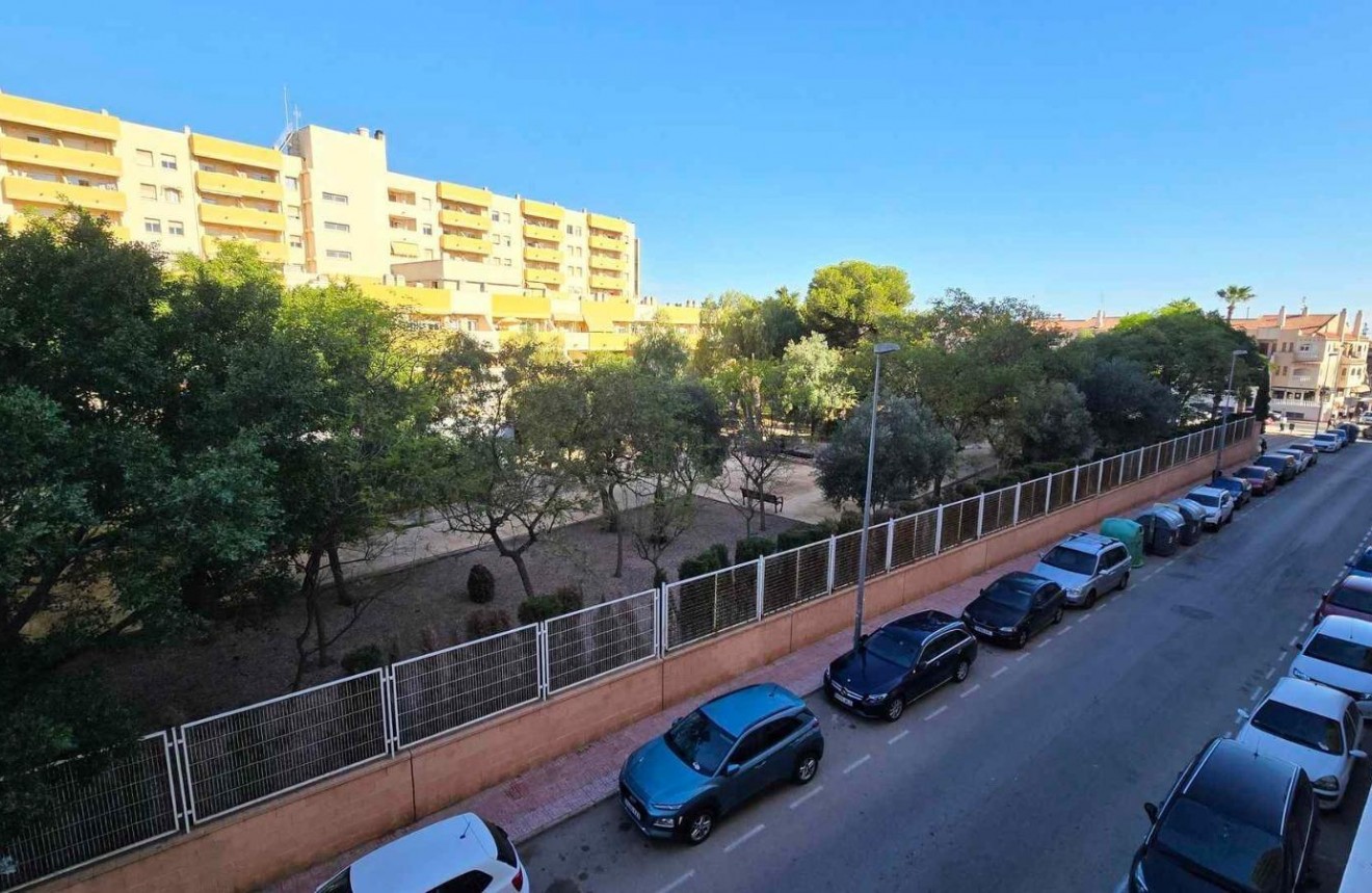 Segunda mano - Apartamento / piso -
Torrevieja - Centro