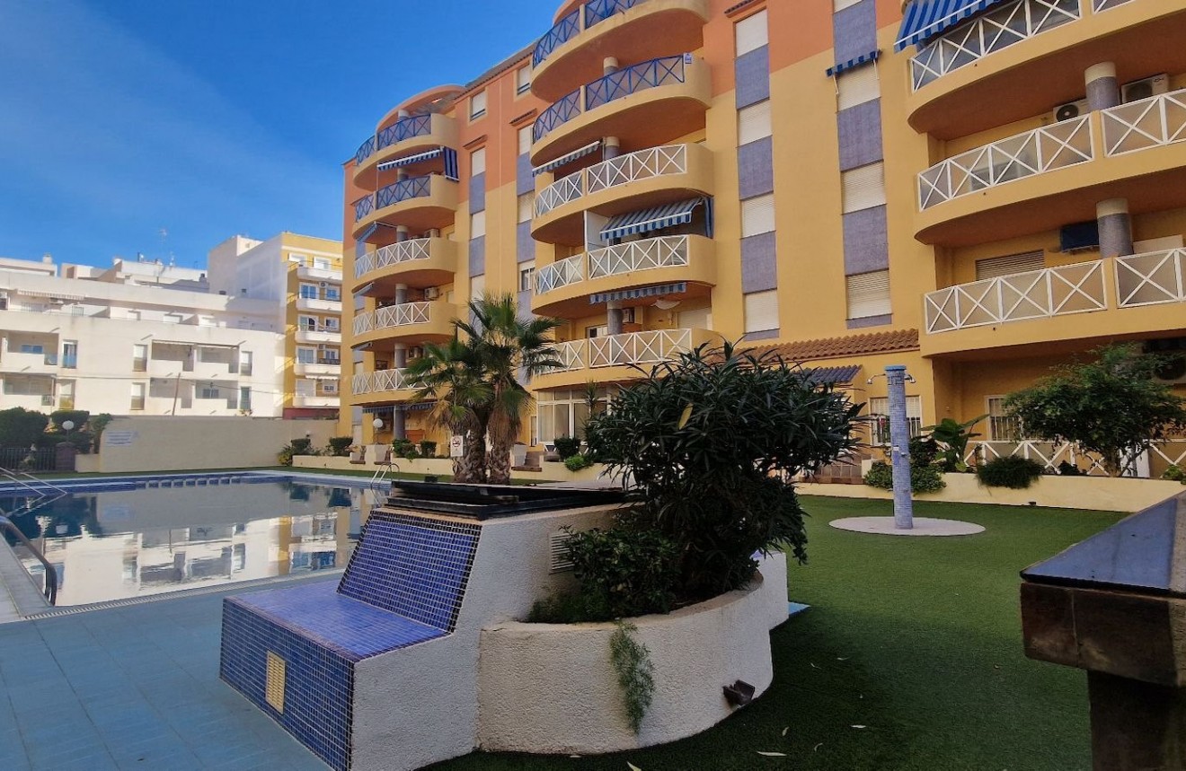 Z drugiej ręki - Mieszkanie w bloku -
Torrevieja - Costa Blanca